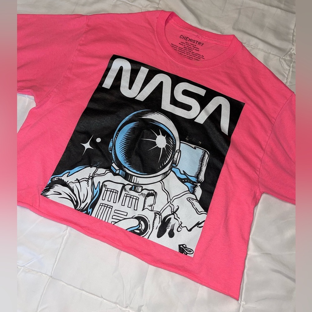 Women’s/Misses NASA cropped tee, pink. Size Medium